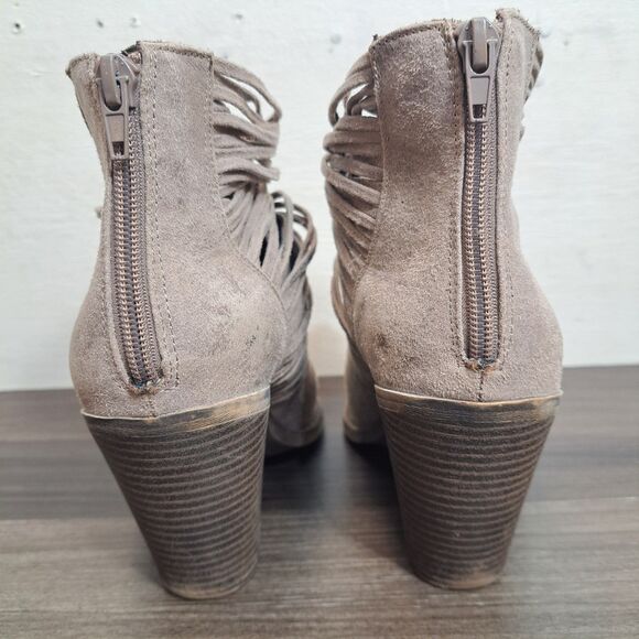 Fergalicious Western Style Gray Boots. - Picture 4 of 8